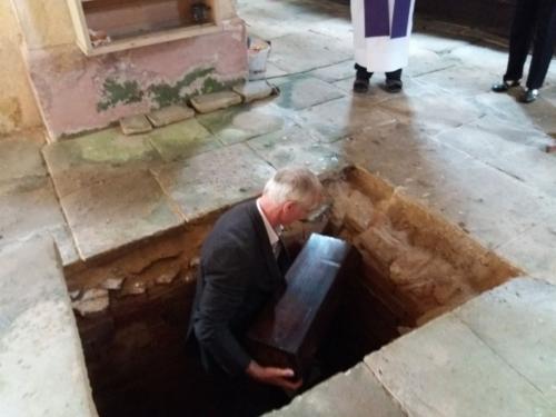 Ukládání ostatků v kostele sv. Jakuba