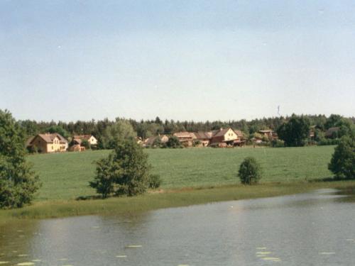 Pohled na&nbsp;Leopoldov přes&nbsp;Leopoldovský rybník